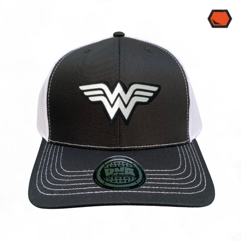 Gorra DC Comics “Wonder Woman Black & White Logo” Negra-Blanca Premium Trucker