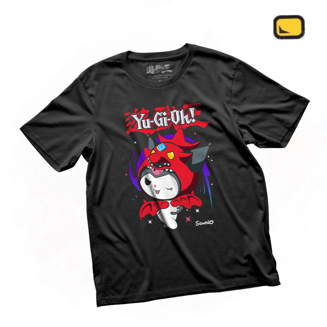 Playera Yu-Gi-Oh! X Hello Kitty and Friends “Kuromi as Slifer the Sky Dragon” Negra