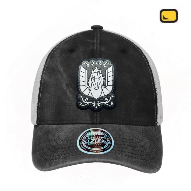 Gorra Saint Seiya “Pegasus Cloth Box” Gris-Blanca Trucker