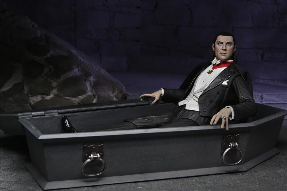 NECA Universal Monsters Ultimate Dracula (Transylvania) Full Color Version