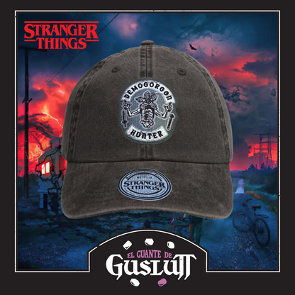 Gorra Stranger Things “Demogorgon Hunter” Gris Vintage