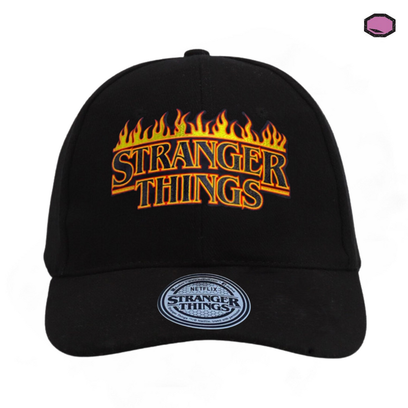 Gorra Stranger Things “Burning Logo” on Fire Negra