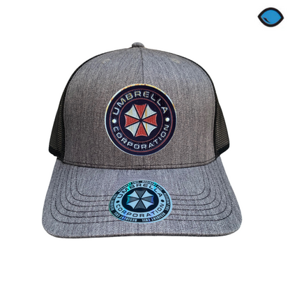 Gorra Resident Evil “Umbrella Oxidized Crest” Gris-Negra Premium Trucker