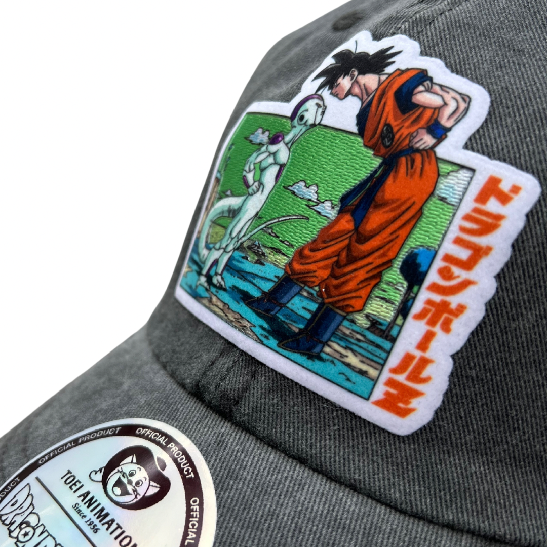 Gorra Dragon Ball Z “Goku vs Freezer” Gris Vintage