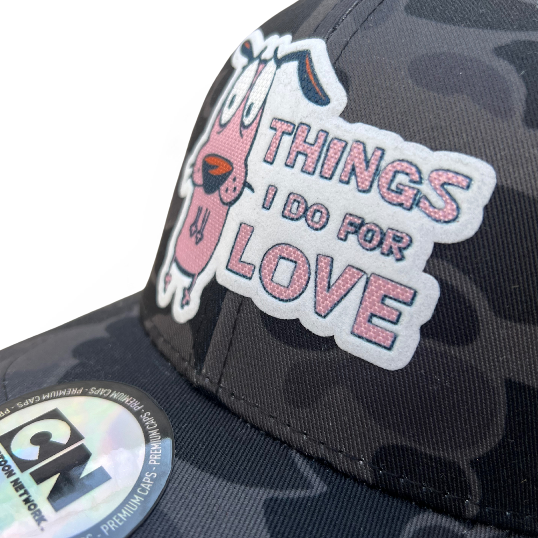 Gorra Cartoon Network Coraje el perro Cobarde “Things I Do For Love” Camo Premium Trucker