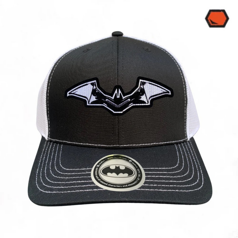 Gorra DC Comics Batman “Black & White Batarang” Negra-Blanca Premium Trucker