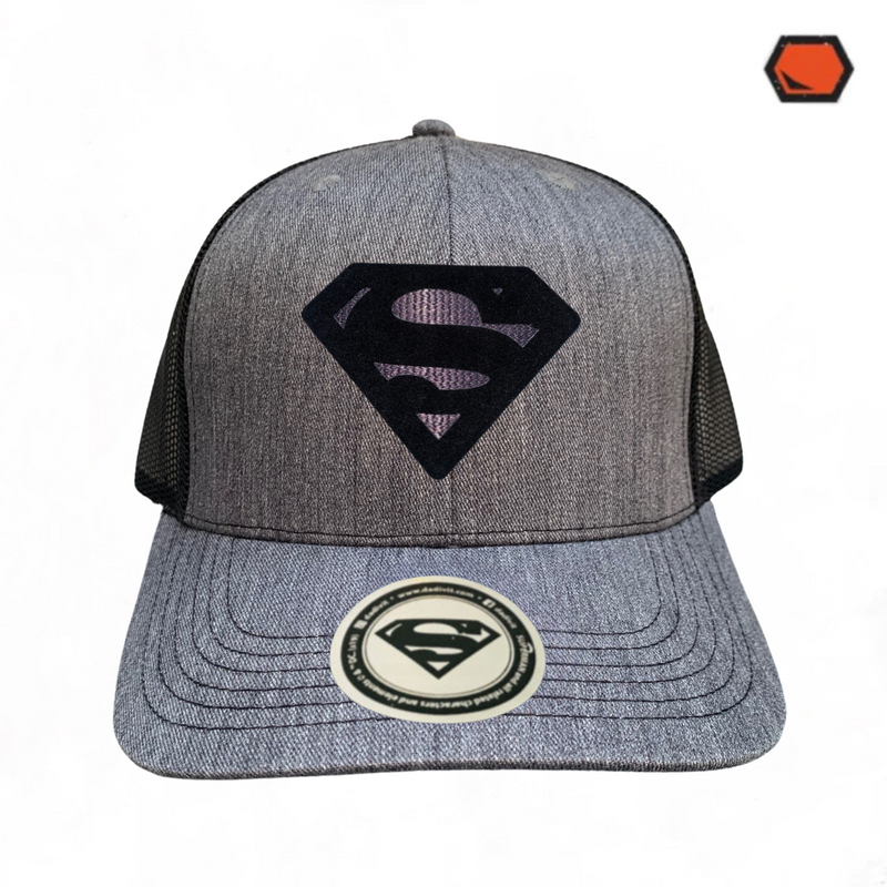 Gorra DC Comics Superman “Black Logo” Gris-Negra Premium Trucker