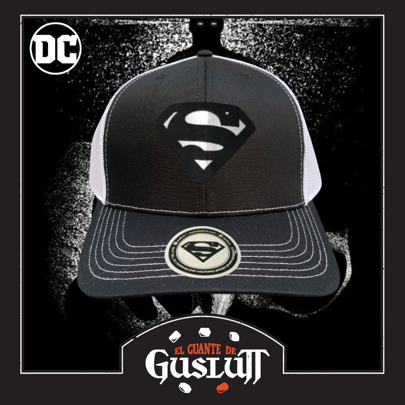 Gorra DC Comics Superman “Black & White” Negra-Blanca Premium Trucker