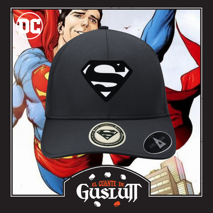 Gorra DC Comics Superman “Reflective Logo” Alpha Negra Premium Flex Fit