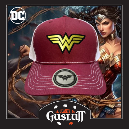 Gorra DC Comics “Wonder Woman Classic Logo” Vino-Blanca Premium Trucker