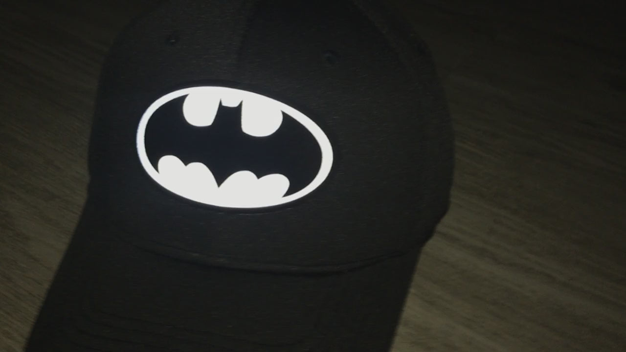 Gorra DC Comics Batman “Reflective Logo” Premium Flex Fit