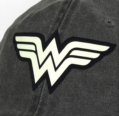 Gorra DC Comics Wonder Woman “Glow in the Dark Logo” Gris Vintage